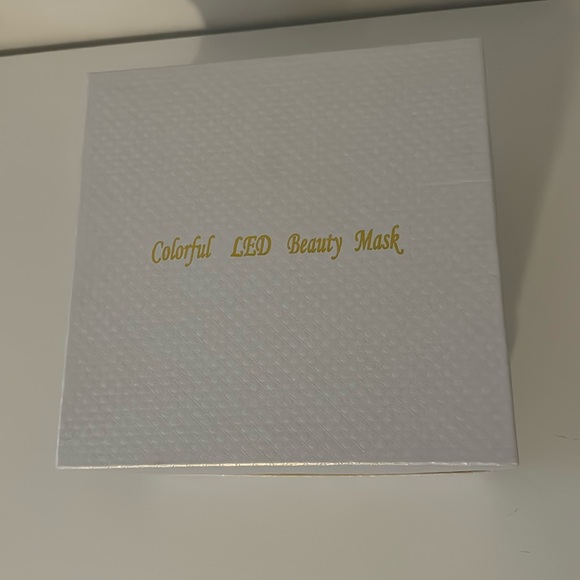 LED-face mask - Picture 1 of 3